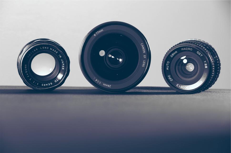 Free Image of Three camera lenses on a clean surface 