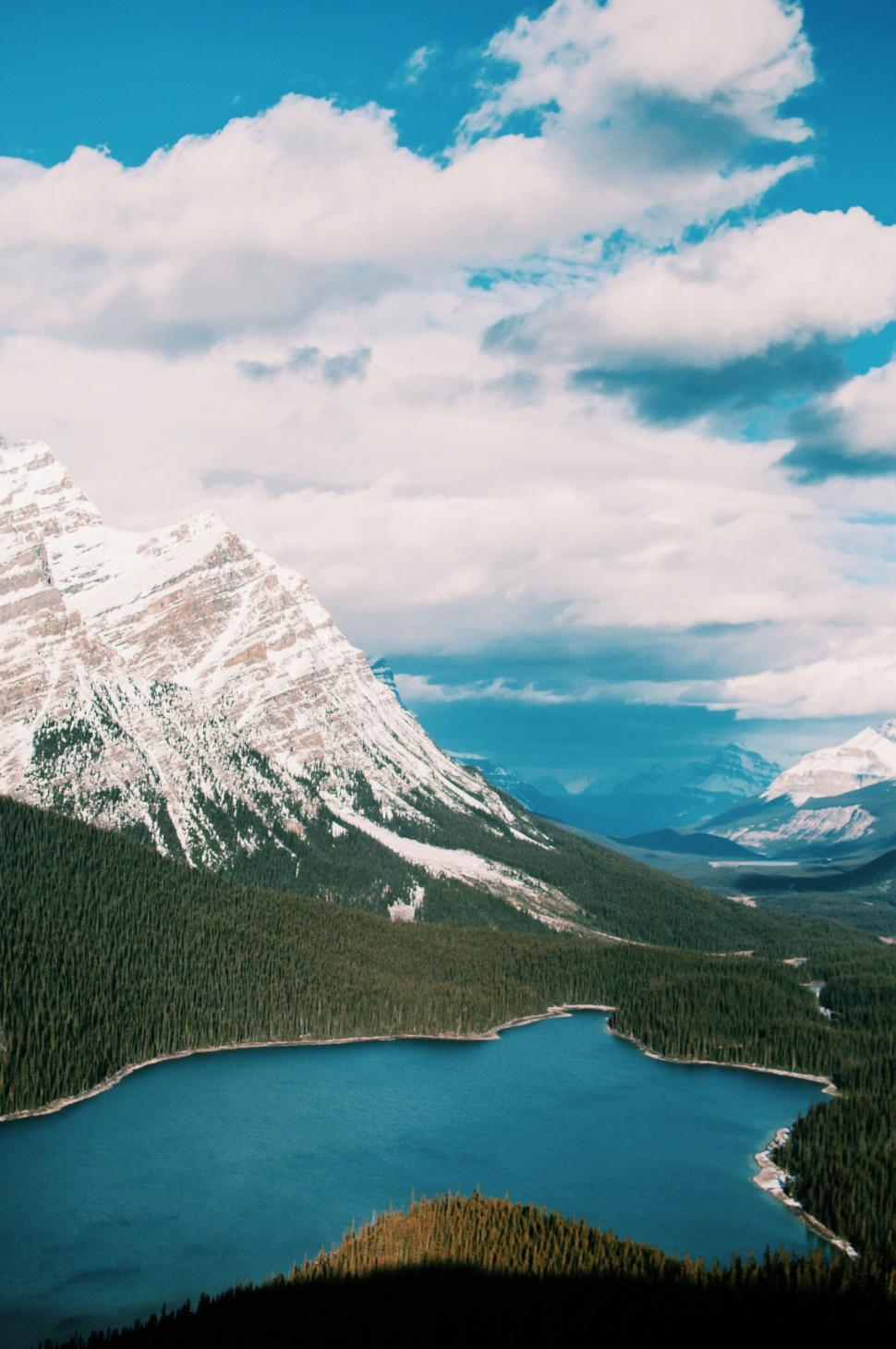 Free Image of Alpine Lake with a Mountain Backdrop in Canada 
