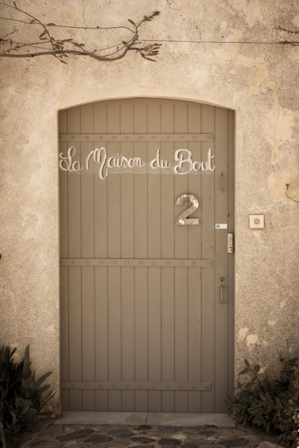 Free Image of Vintage doorstep with custom house sign 