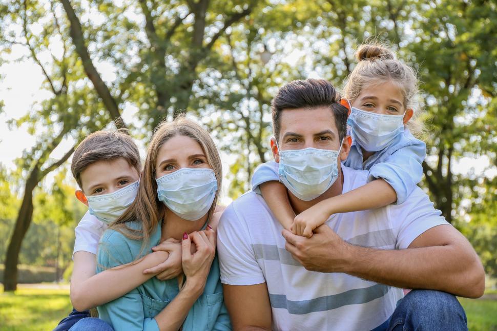Free Image of Portrait of a family with masks in a park 