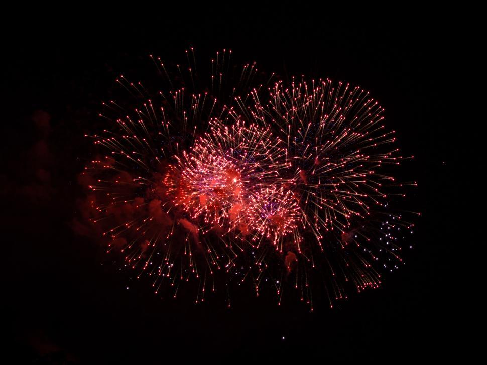 Free Image of Spectacular fireworks lighting up night sky 