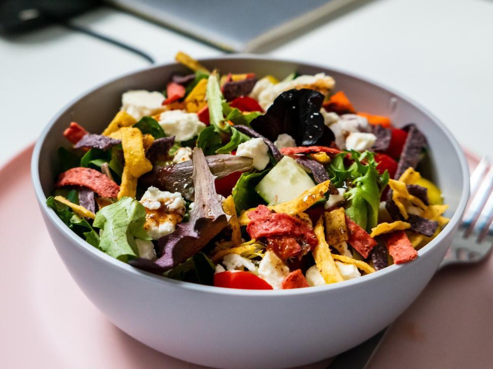 Free Image of Colorful fresh salad bowl on table 