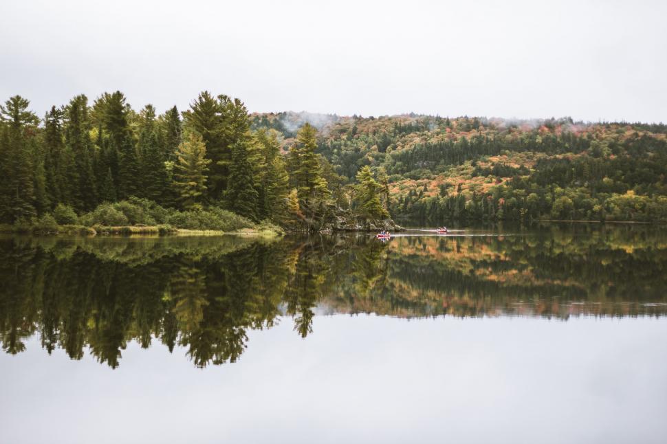 Free Image of Calm lake with autumnal forest reflection 
