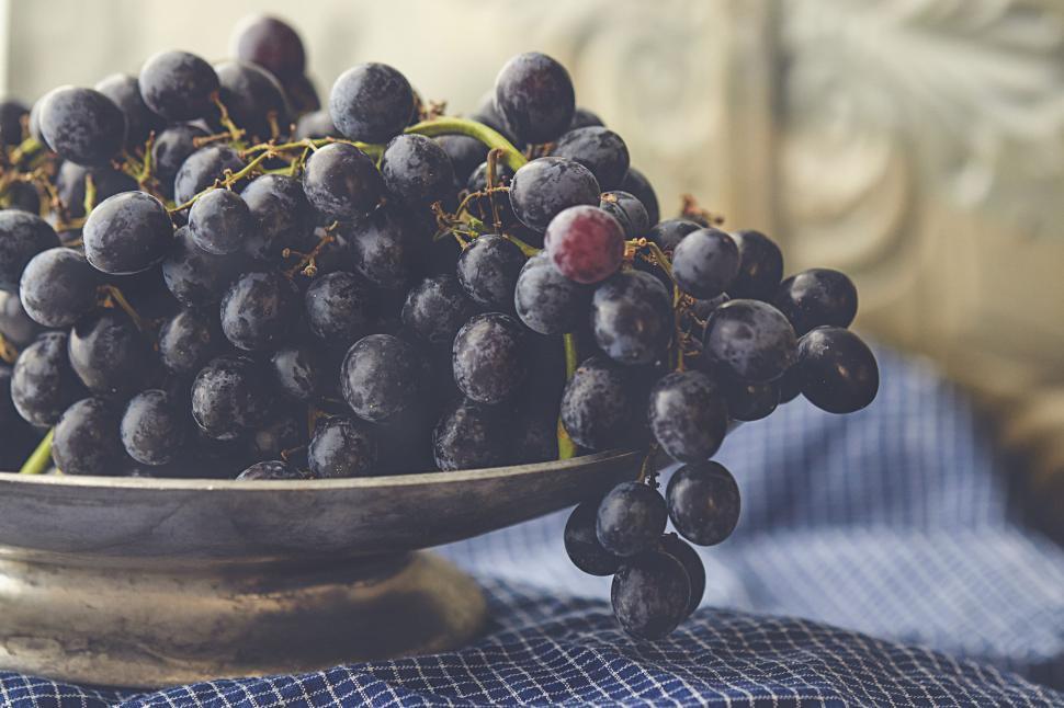 Free Image of Bowl of ripe purple grapes on gingham cloth 