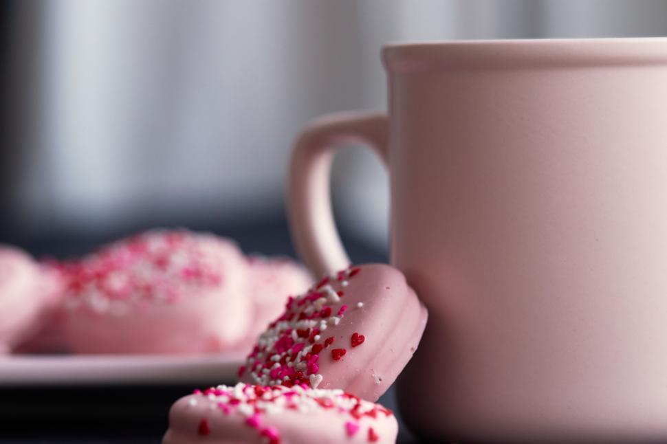 Free Image of Pink mug with heart-shaped cookies on plate 