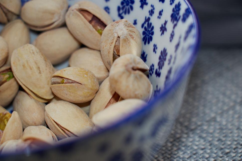 Free Image of Pistachios in a decorative blue and white bowl 