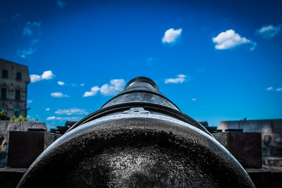 Free Image of Antique cannon facing blue skies 