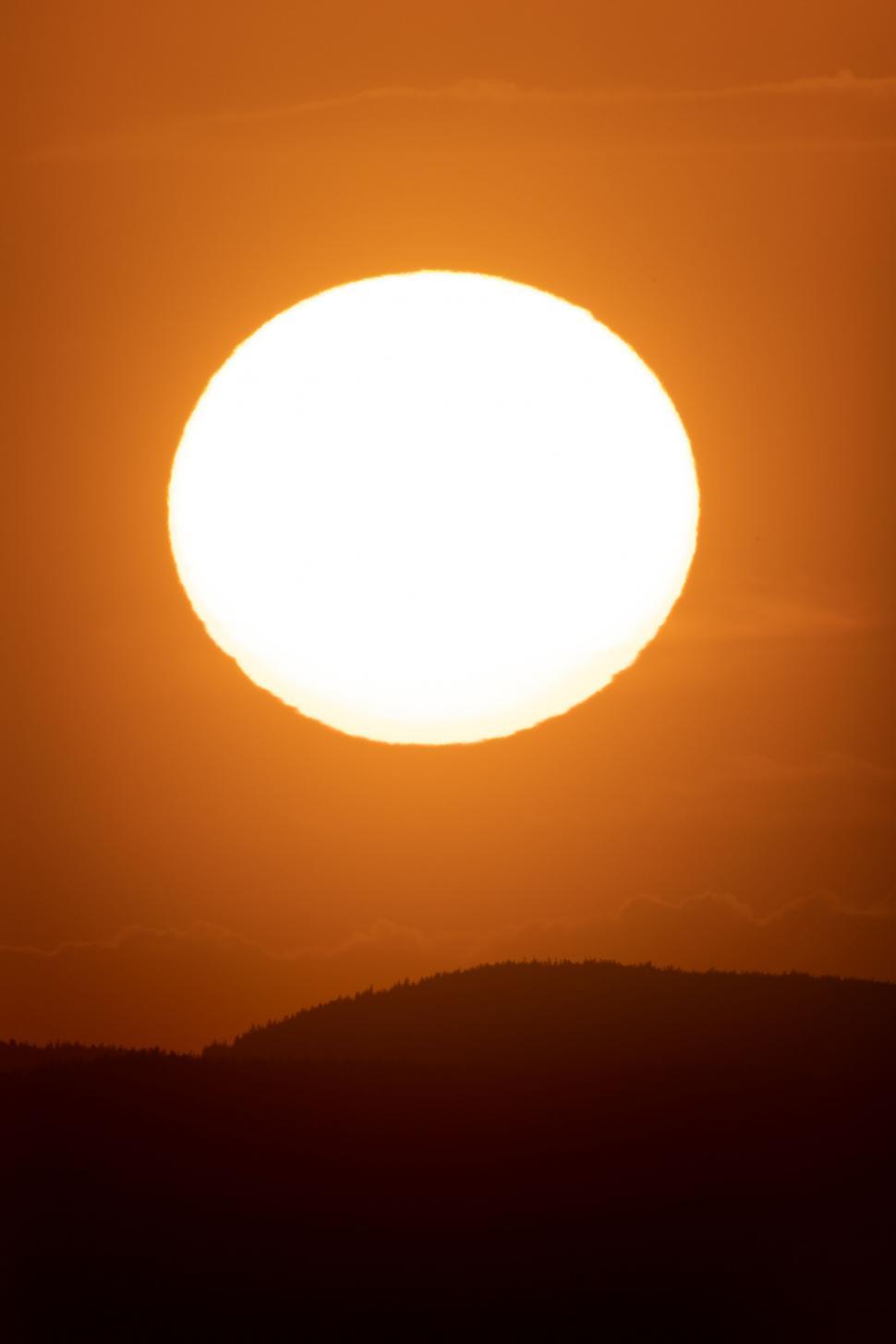 Free Image of Majestic sunset with oversized sun disc 