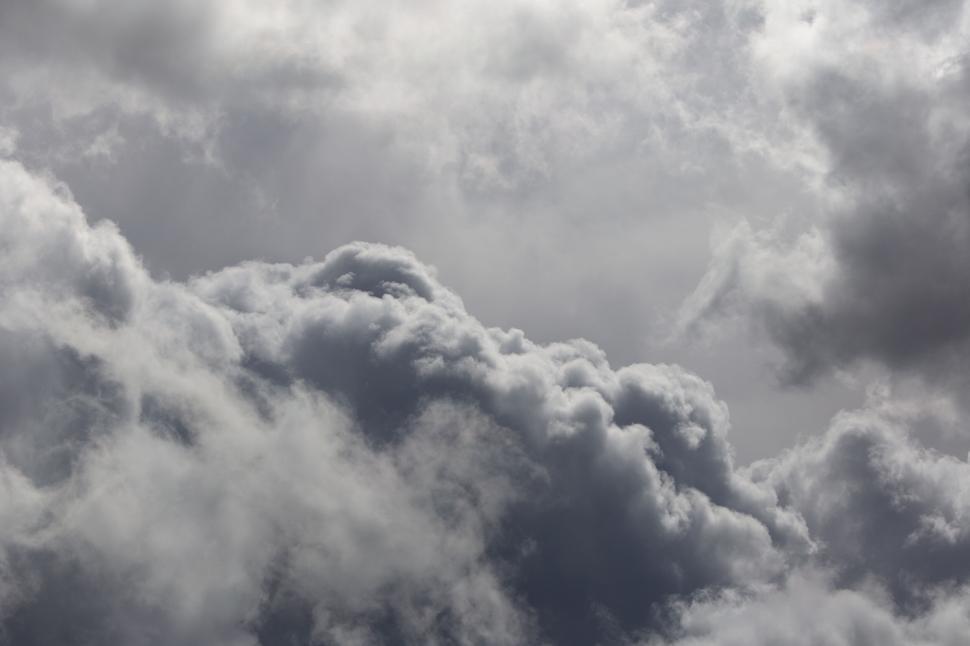 Free Image of Dramatic cumulonimbus clouds gathering in sky 