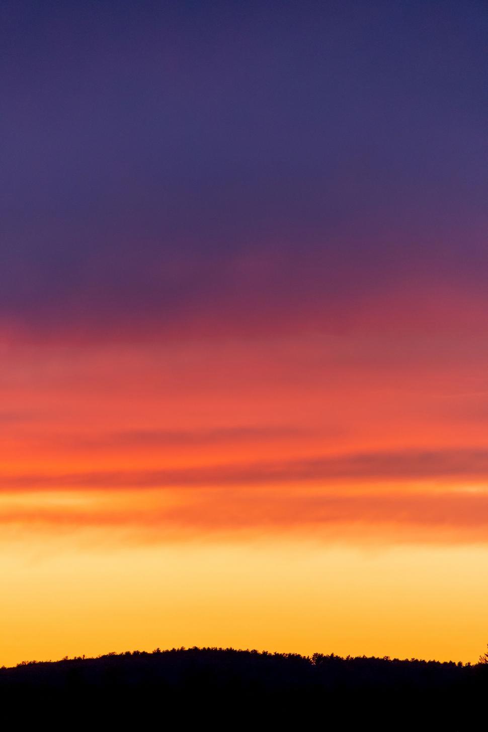 Free Image of Vibrant sunset with layers of colors in sky 