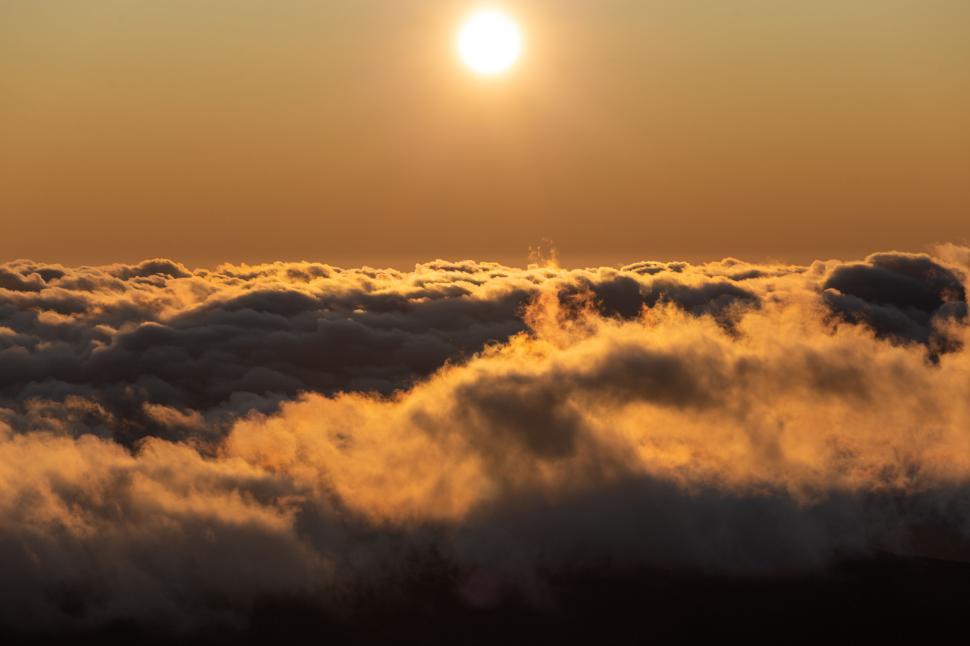 Free Image of Sunrise over a sea of clouds 