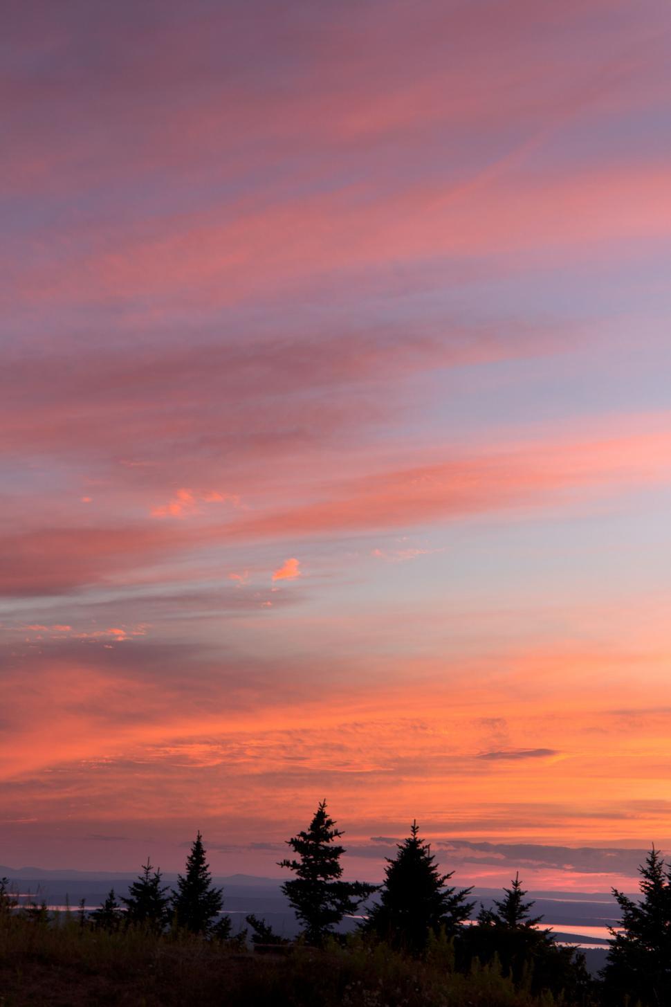 Free Image of Sunset sky with a gradation of colors 