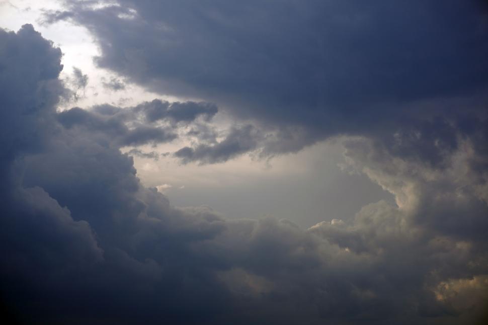 Free Image of Dramatic cloudscape with a break of light 