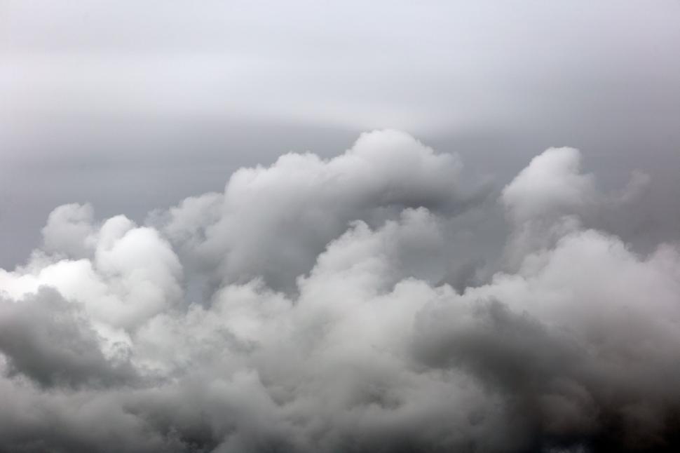Free Image of Dense cloud formation in a grey sky 