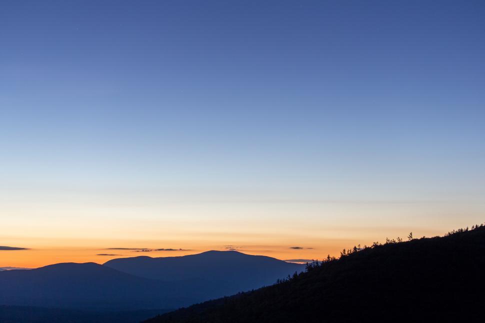 Free Image of Tranquil mountain silhouette during sunset 