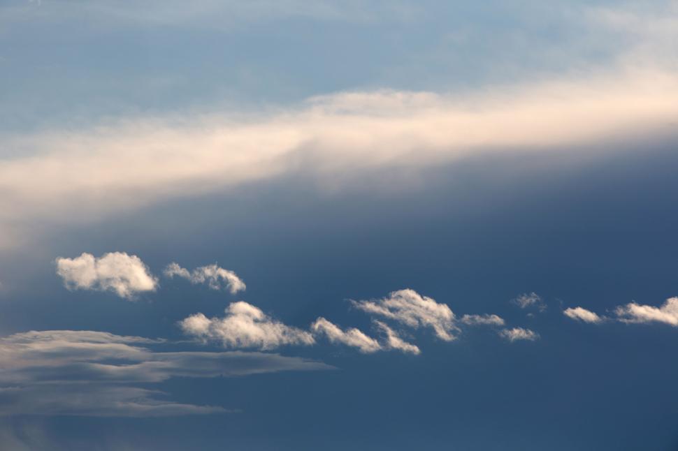 Free Image of Dramatic cloudscape with soft afternoon light 