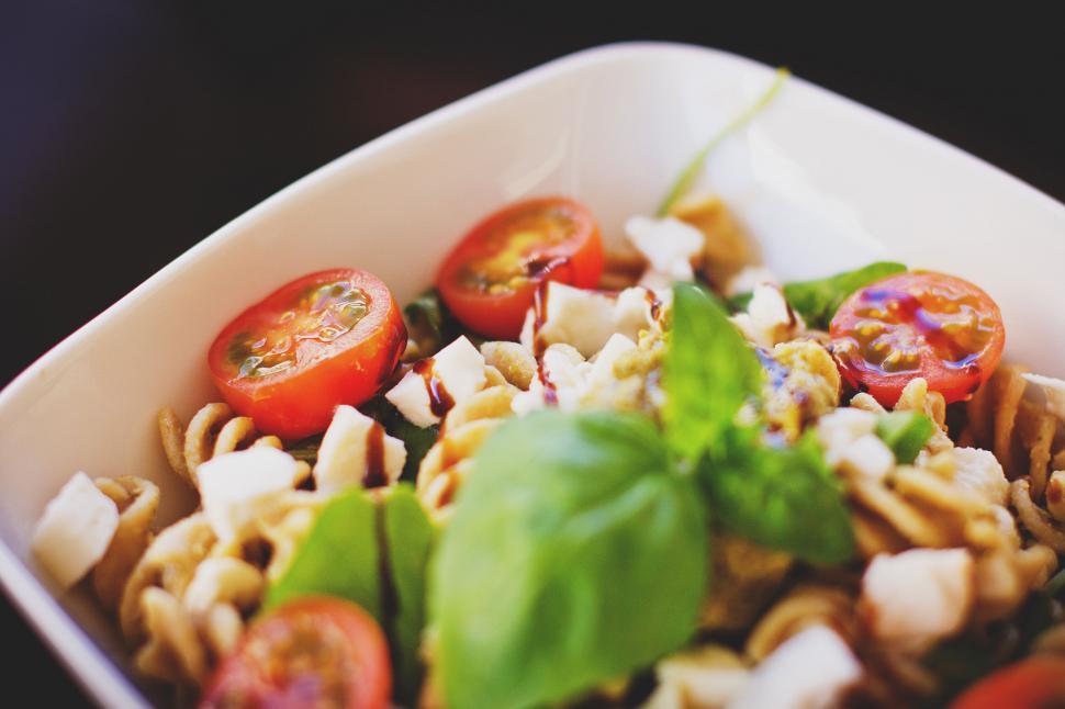 Free Image of Fresh pasta salad with tomatoes and cheese 