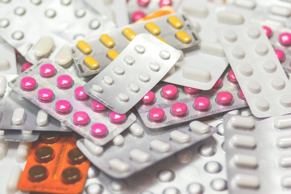 Free Image of Assortment of colorful medication pills 
