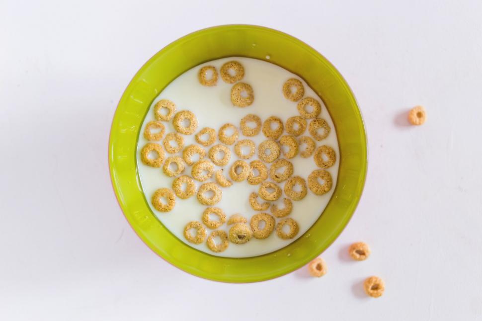 Free Image of Bowl of cereal in milk isolated on white surface 