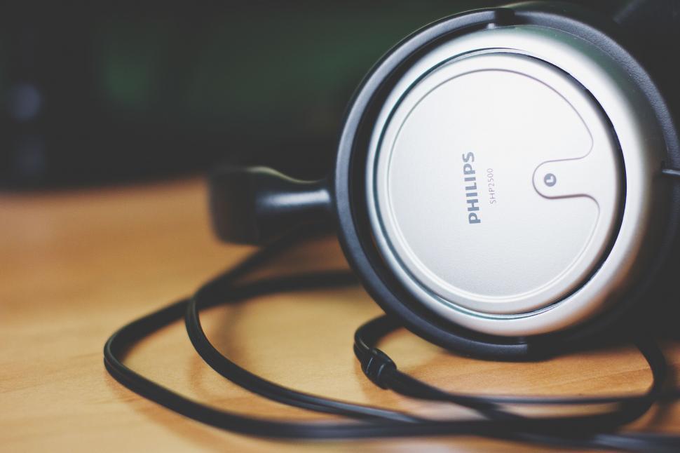 Free Image of Philips headphones on a dark surface 