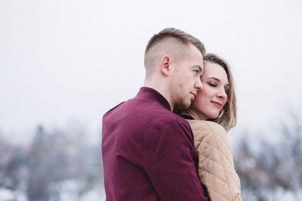 Free Image of Couple embracing in snowy scenery 