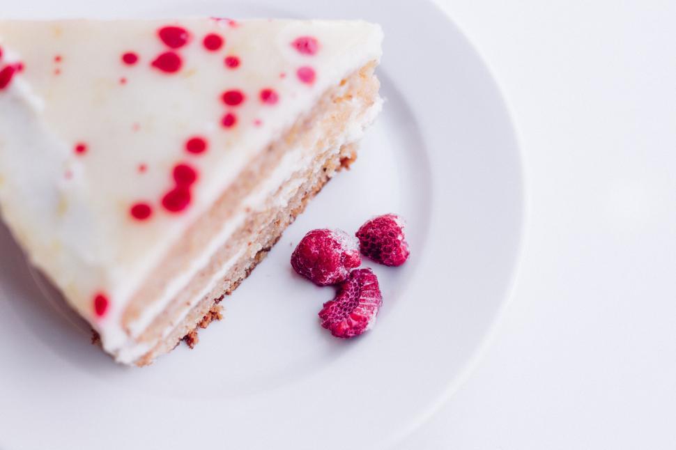 Free Image of Elegant Slice of Raspberry Cheesecake on Plate 
