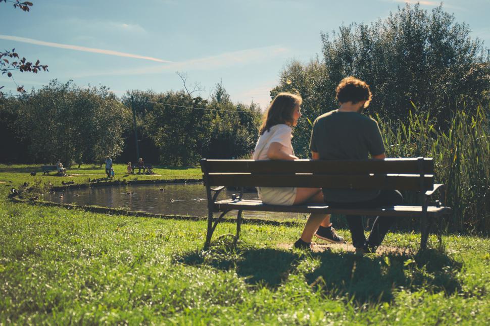 Free Image of Couple enjoying a sunny day in the park 