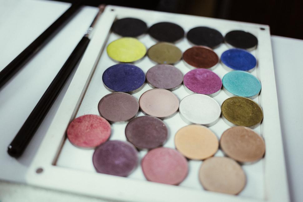 Free Image of Palette of colorful eyeshadow makeup powders 