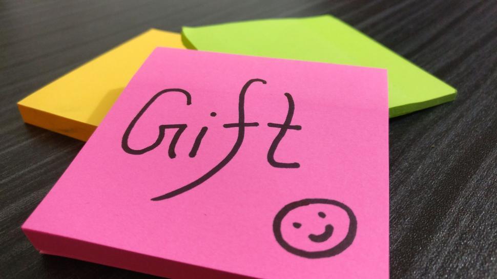 Free Image of Colorful sticky notes with the word Gift 