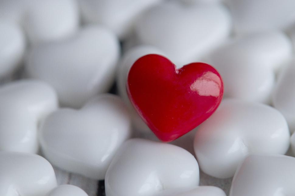 Free Image of Single red heart among white hearts 