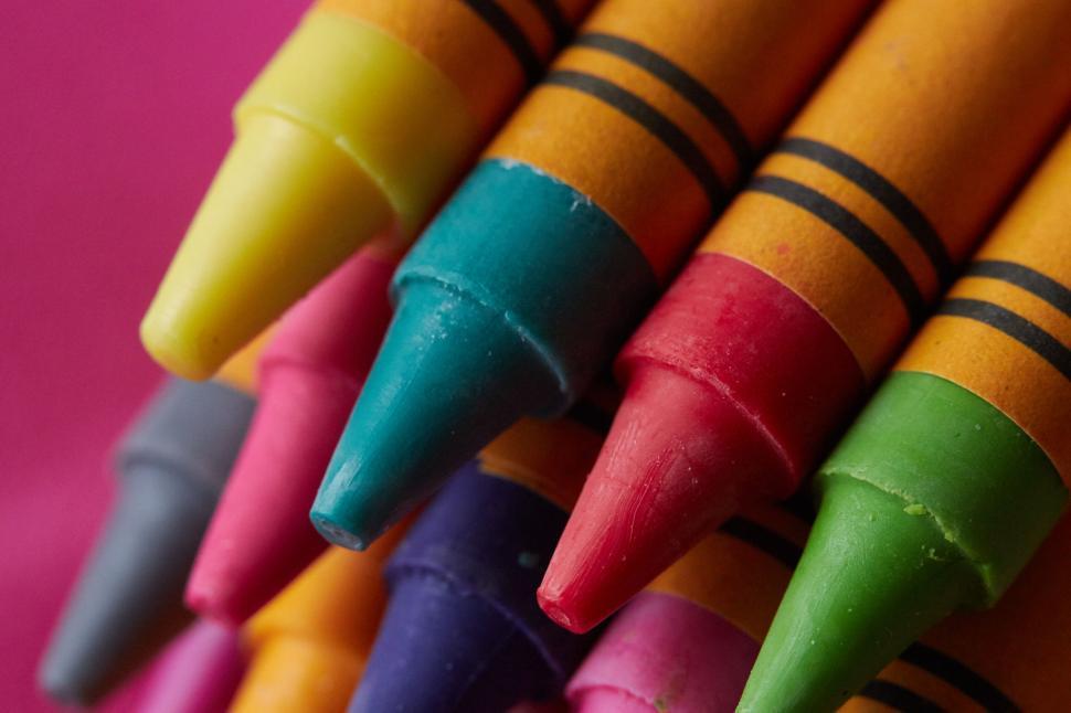 Free Image of Vividly colored crayon tips in a close arrangement 