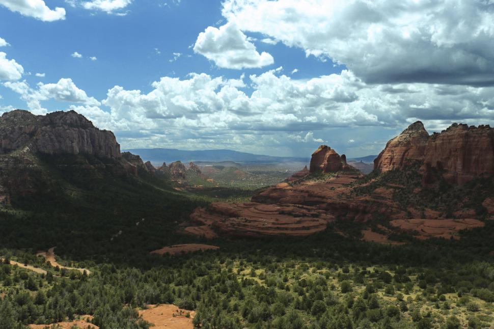 Free Image of Breathtaking view of Sedona s red rock landscape 