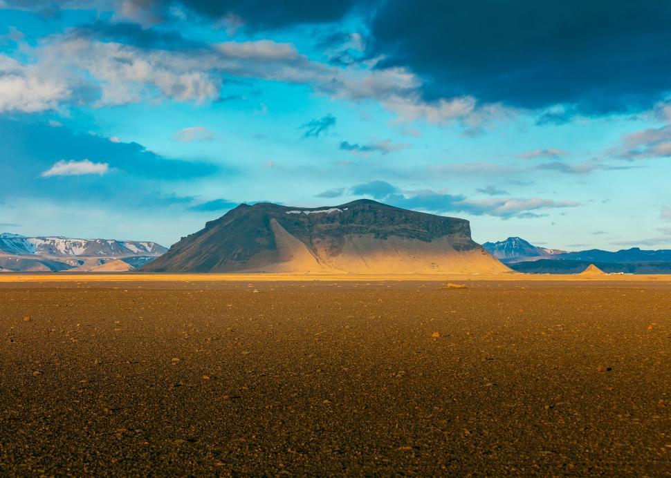 Free Image of Isolated flat-topped mountain in desert 