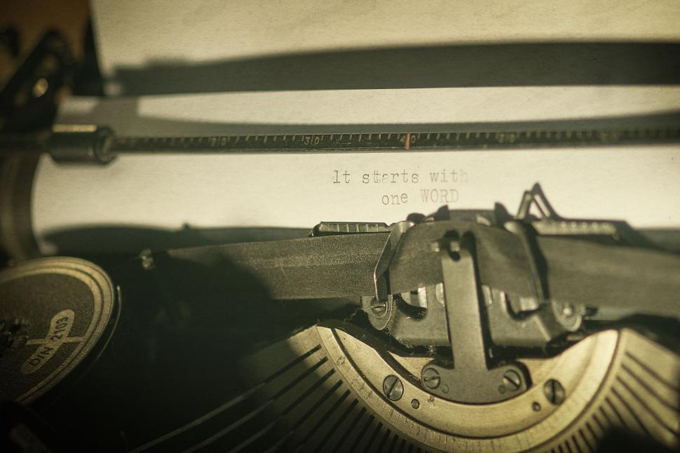 Free Image of Vintage typewriter with an inspirational phrase 