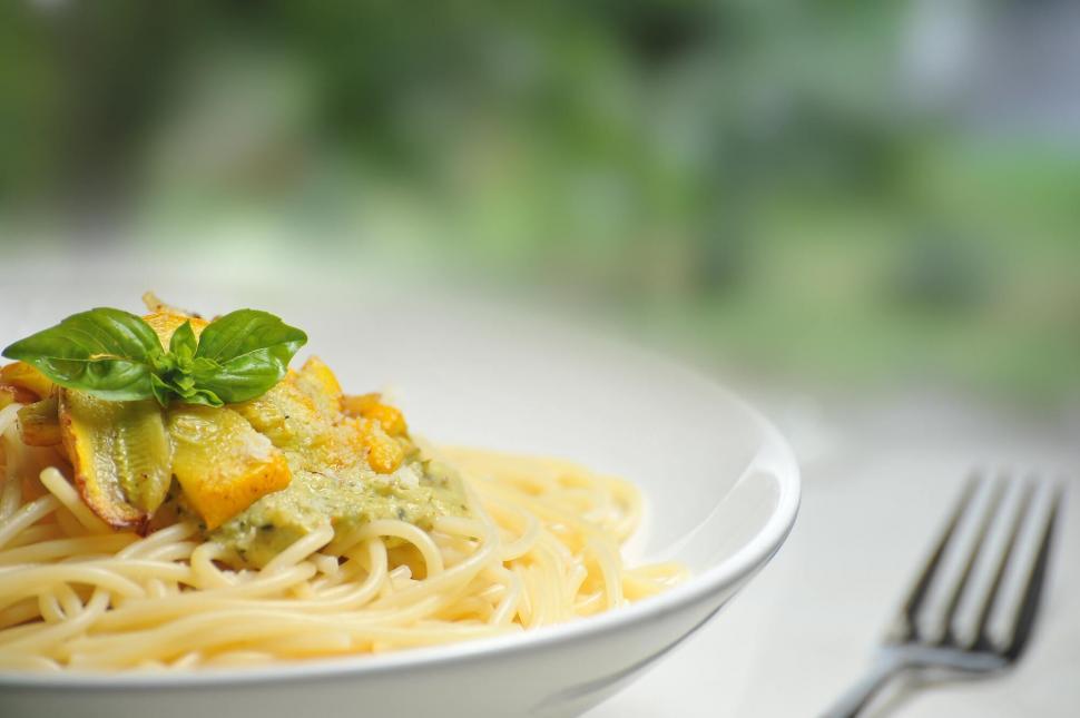 Free Image of Pasta dish with zucchini and basil 