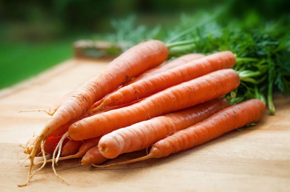 Free Image of Fresh organic carrots on a wooden board 