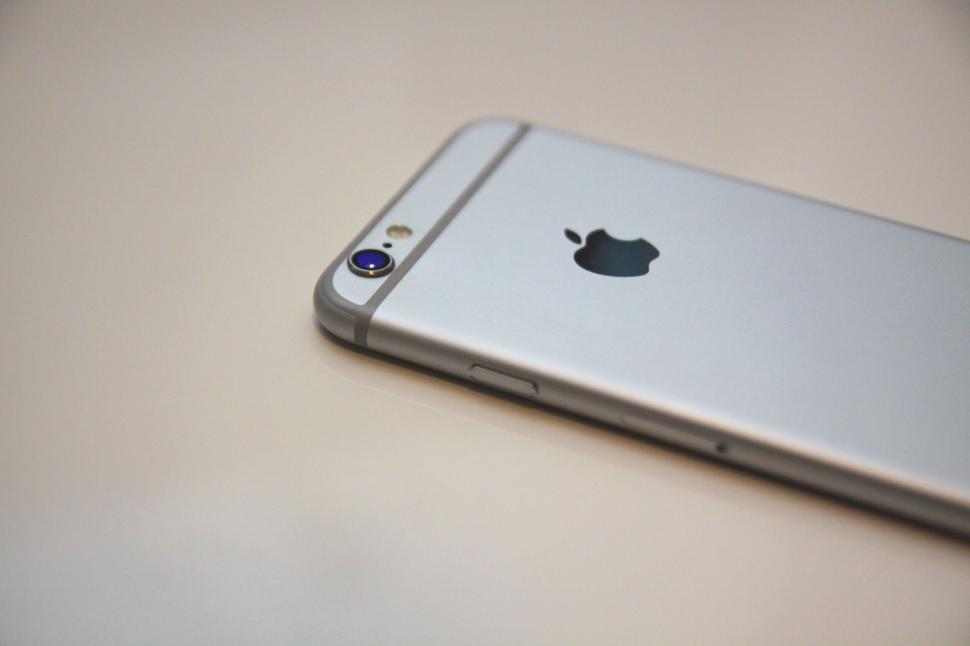 Free Image of iPhone 6s lying on a flat surface 