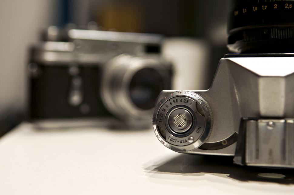 Free Image of Vintage camera close-up with aperture ring 