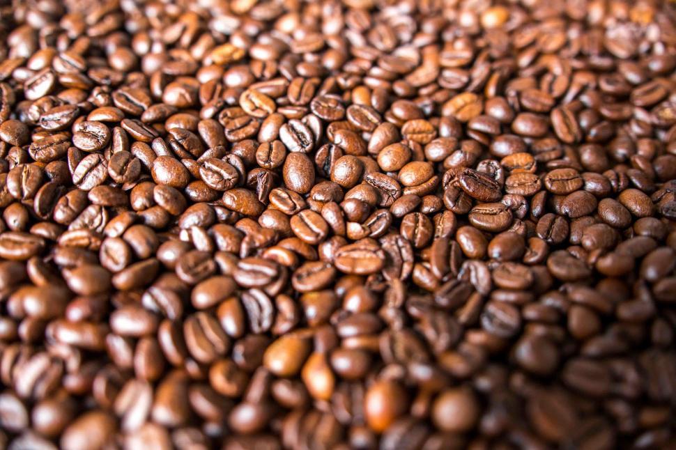 Free Image of Close-up of roasted coffee beans filling frame 