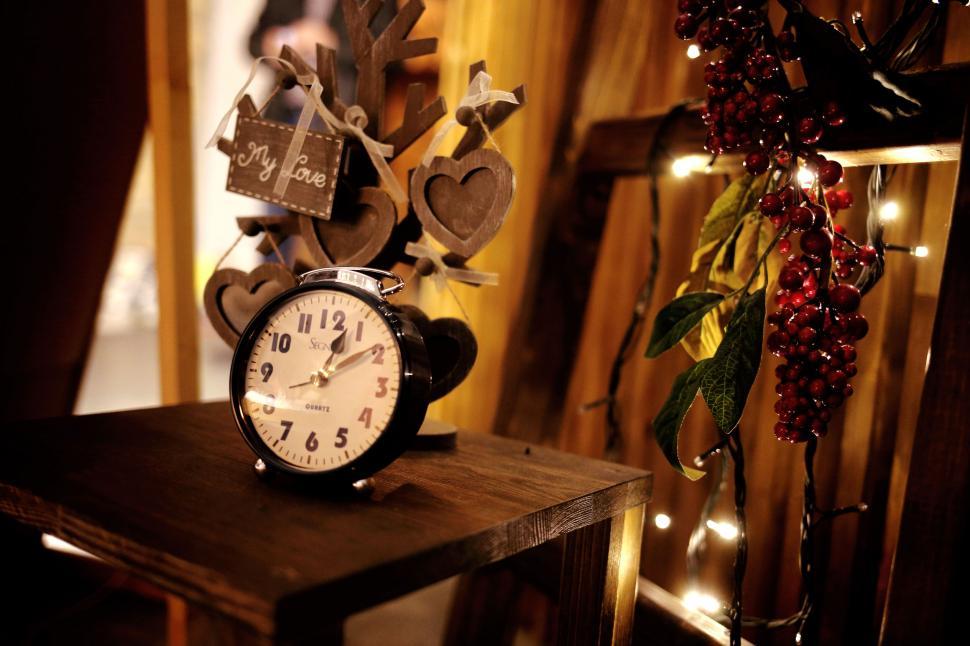 Free Image of Festive clock and decorations on a wooden shelf 