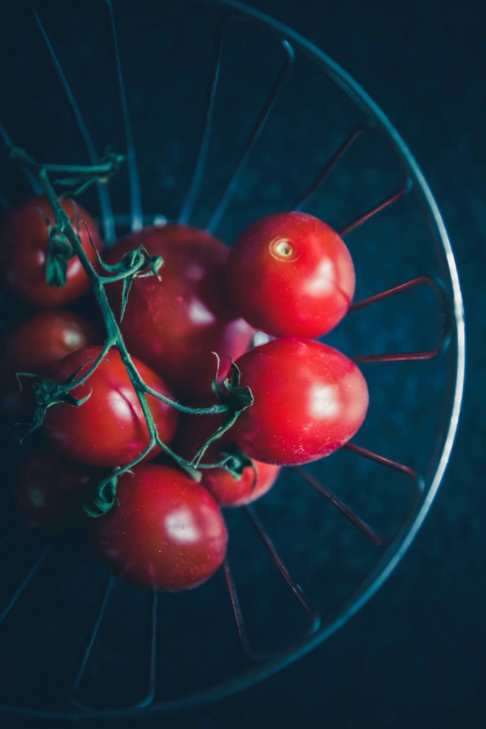 Free Image of Juicy red tomatoes in a wire bowl 