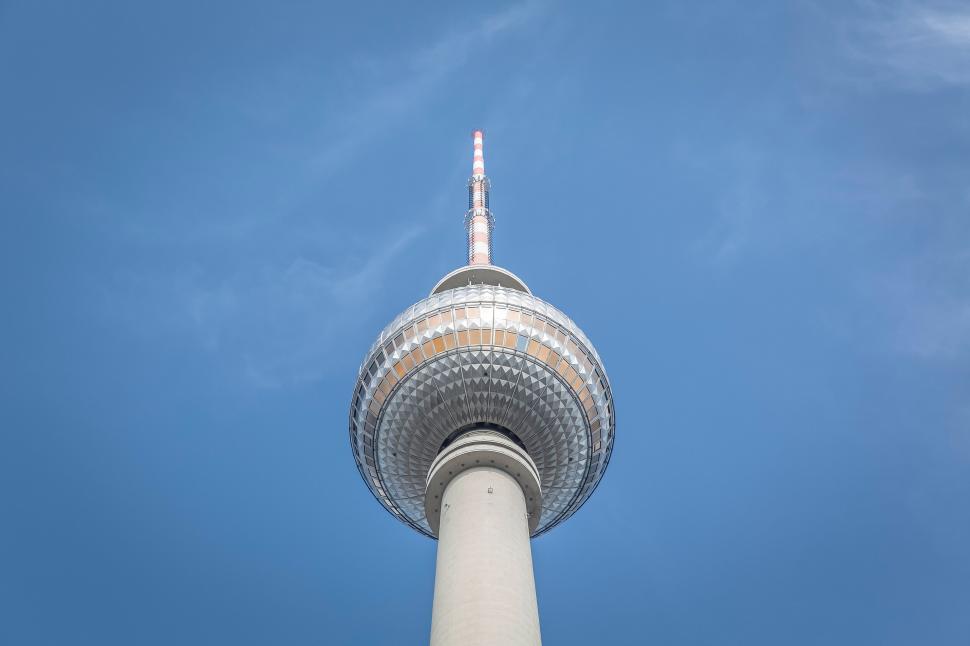 Free Image of Berlin TV Tower against a clear blue sky 