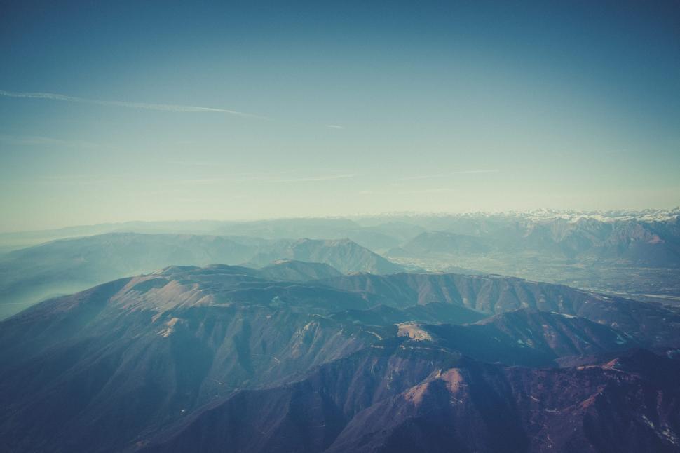 Free Image of Misty mountain range with blue hue 