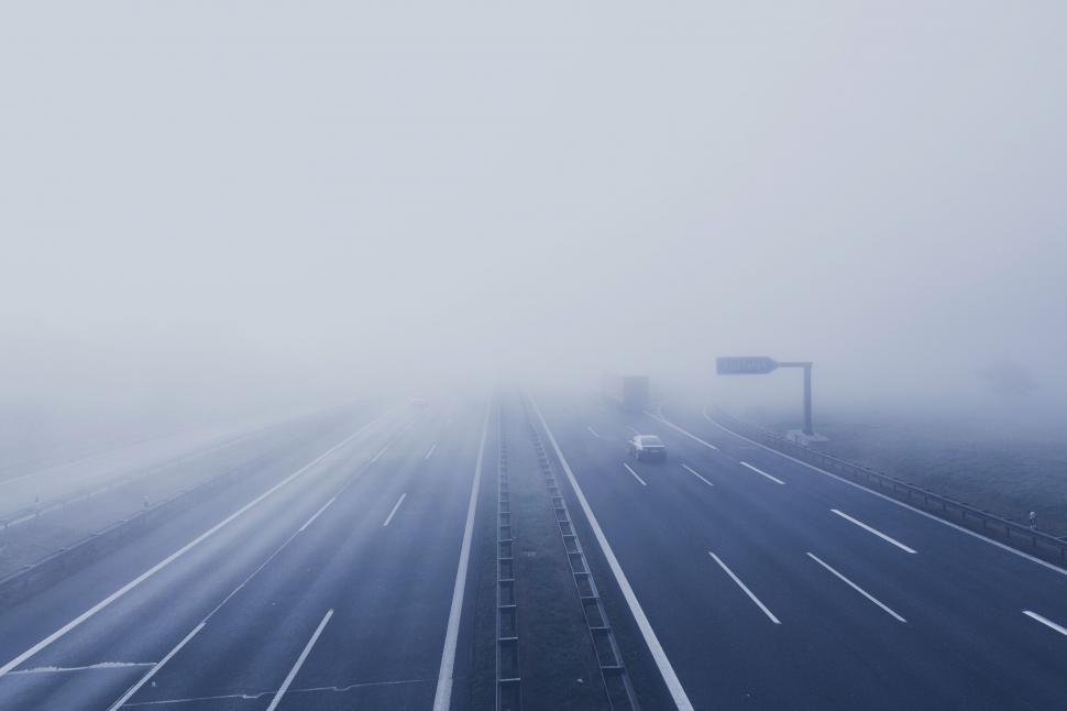 Free Image of Foggy highway in cool tones 