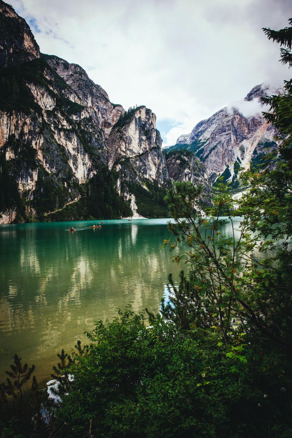 Free Image of Majestic mountain view by a serene lake 