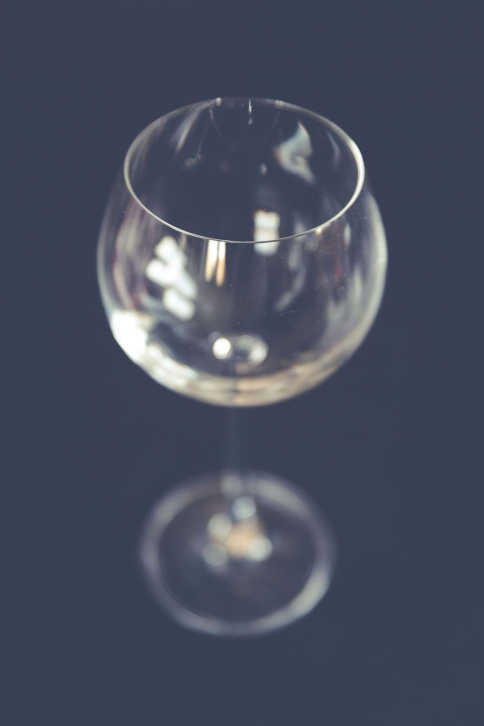 Free Image of Elegant empty wine glass on a dark background 