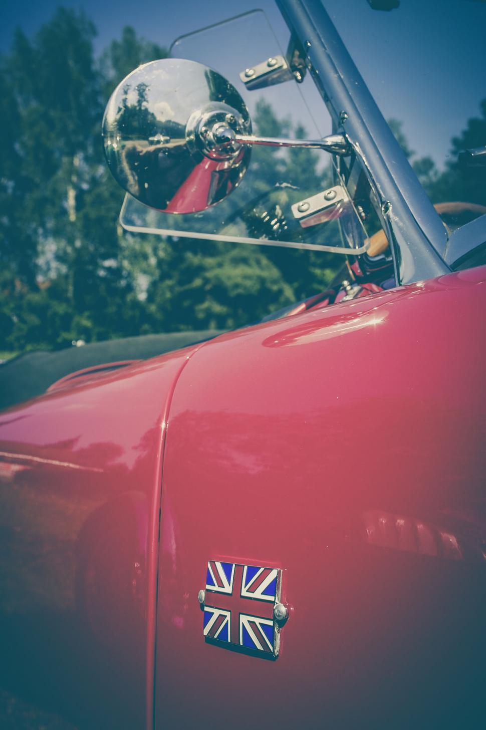 Free Image of Vintage car with UK flag emblem close-up 