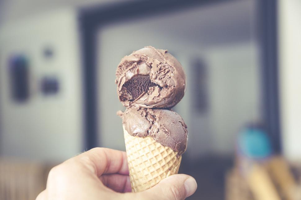 Free Image of Double scoop chocolate ice cream cone 