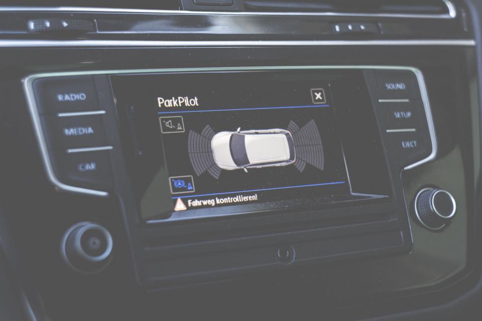 Free Image of Car s infotainment system with park assist 