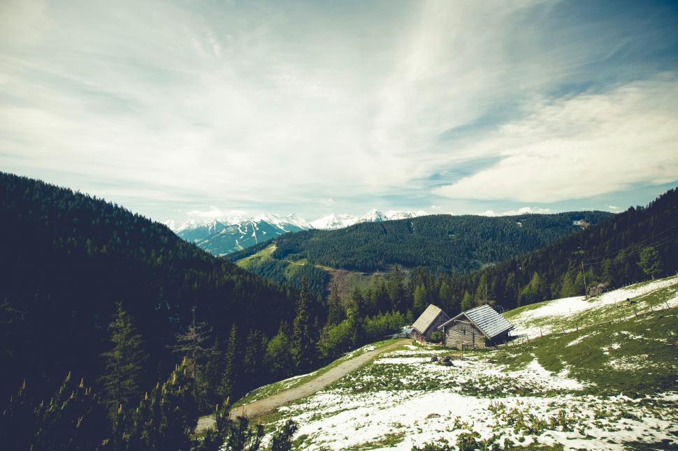 Free Image of Scenic mountain landscape with wooden cabin 
